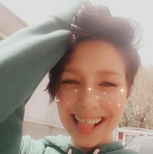 Meet your Posher, Alexis